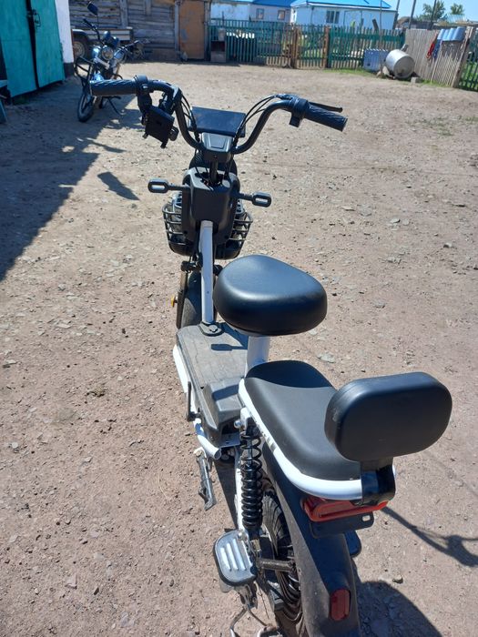 Продам скутер за 100000