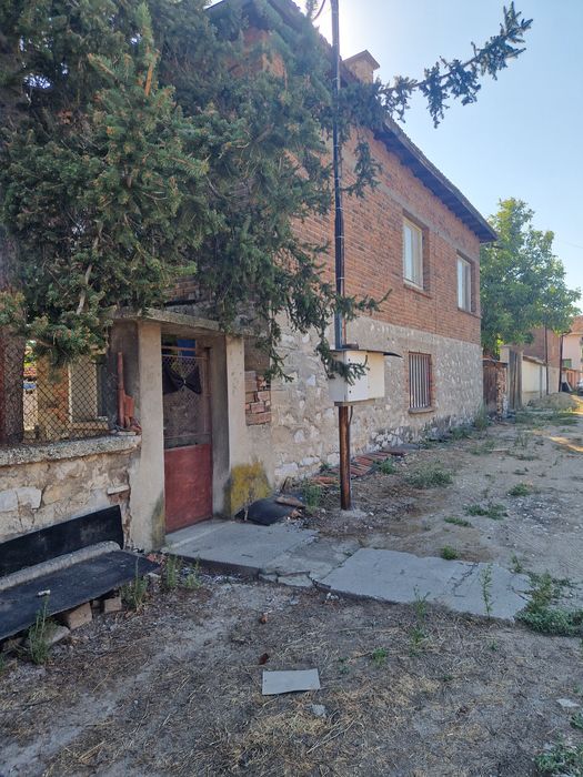 Къща на два етажа