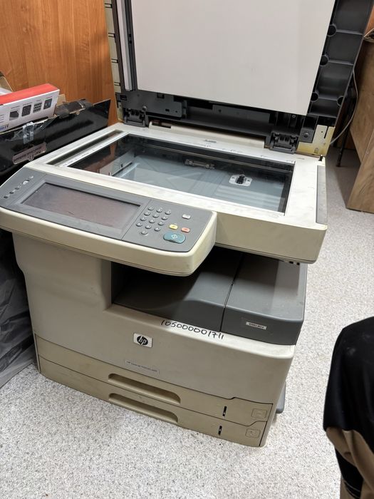 Принтер HP LaserJet5025