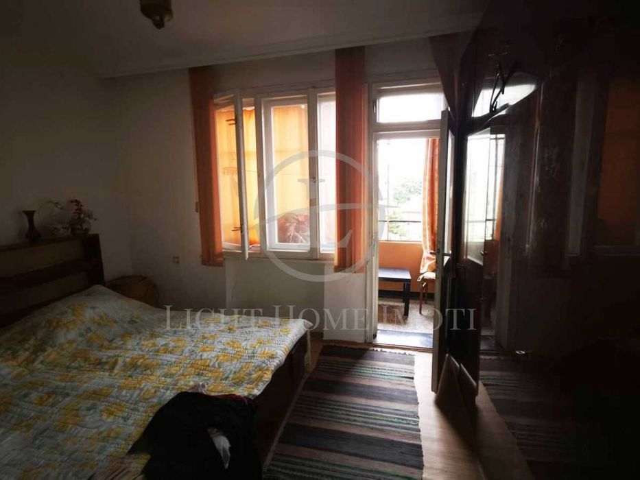 Реф. 155 Тристаен с гараж и таван / Втора Градска / Кючук Париж