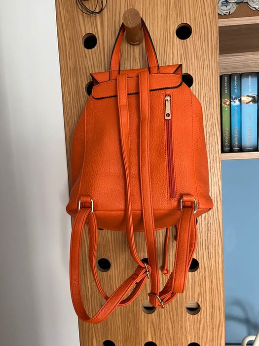 Дамска раница - удобна и практична