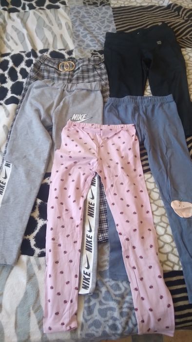 Продавам детски дрехи за момиче