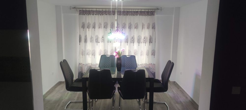 Vand casa zona Livezile
