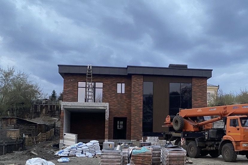 Бригада каменщиков, каменщик, кладка.