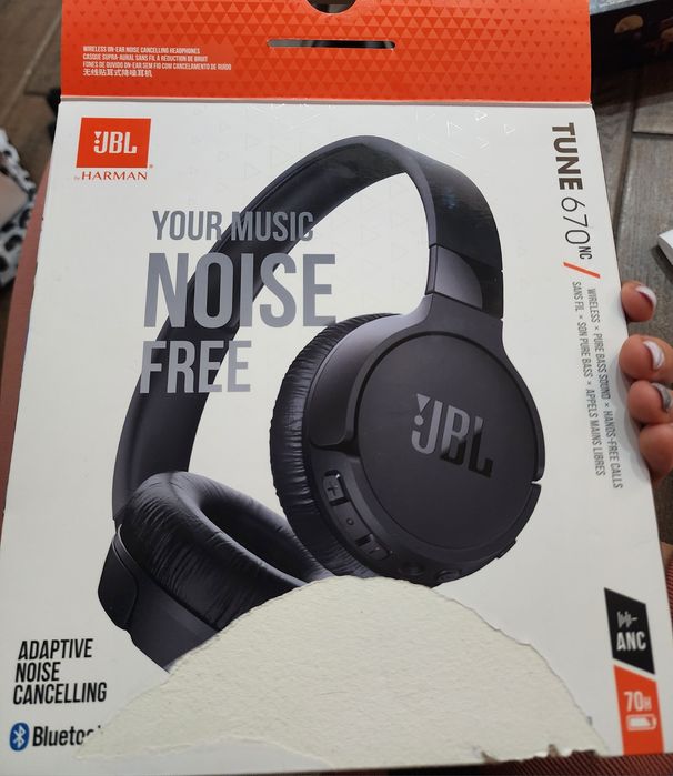 Casti JBL Tune 670NC