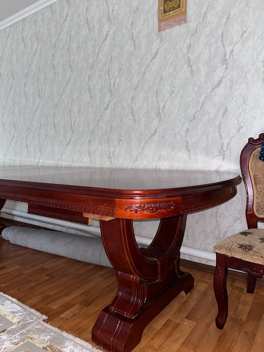 Стол со стульями