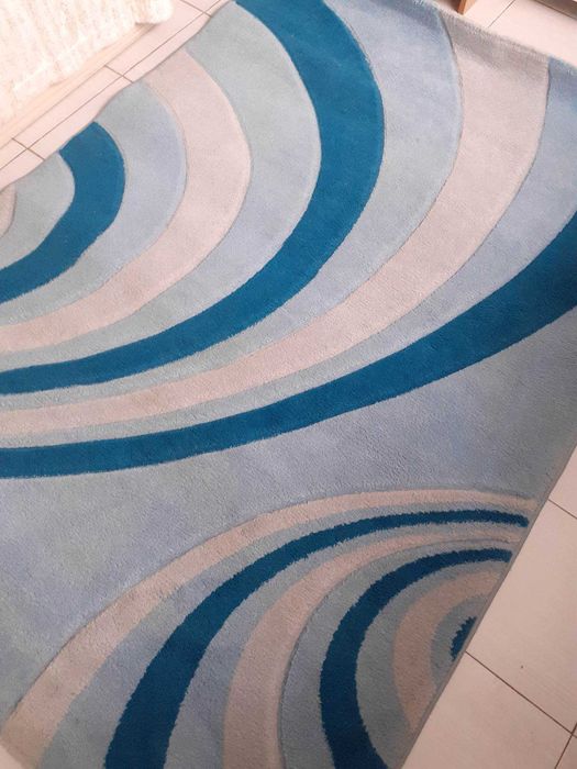 Продавам запазен мокетен килим - 35лв.