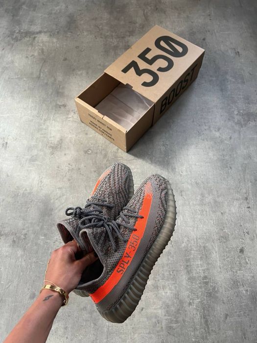 Отново Yeezy Boost 350 v2 Beluga