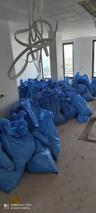 Изхвърляне на строителни и битови отпадъци