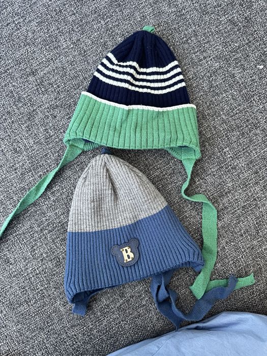 Отдам детские шапки