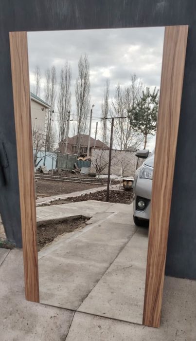 Продам настенное зеркало