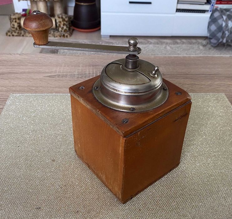 Rasnita de macinat cafeaua manuala Hit Armin - germania- vintage