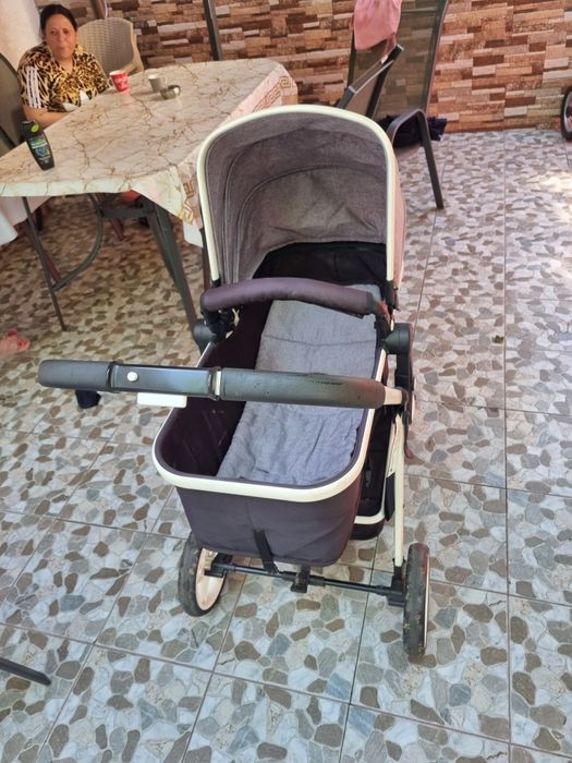 Vând 2 cărucioare de copii
