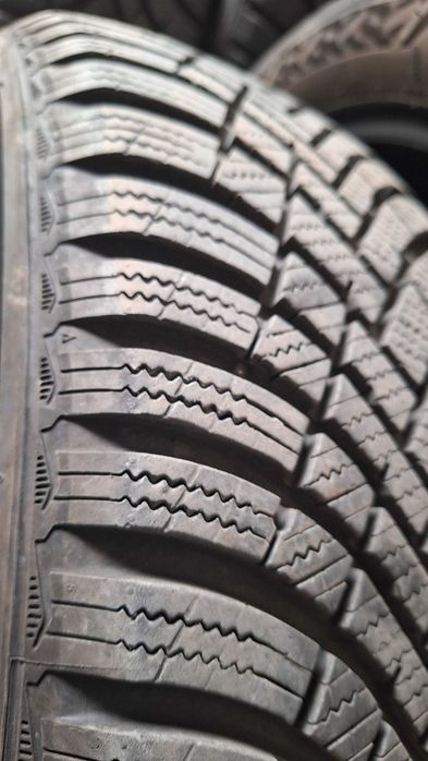 Продавам 4бр зимни гуми  Hankook  205/55/16