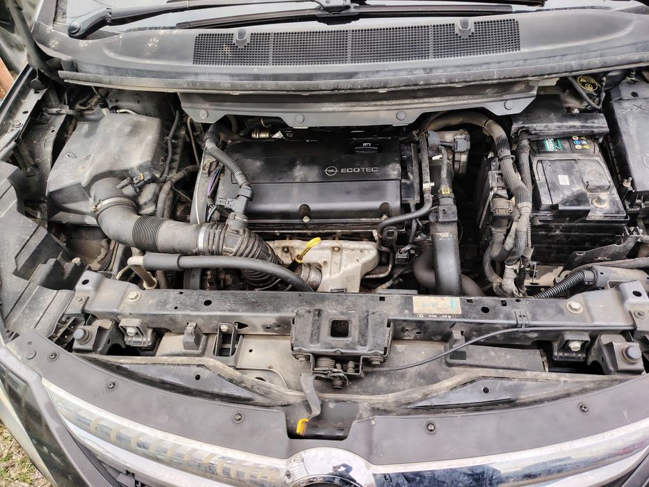 Продавам на части Опел Зафира С 2013г 1.6 Т метан