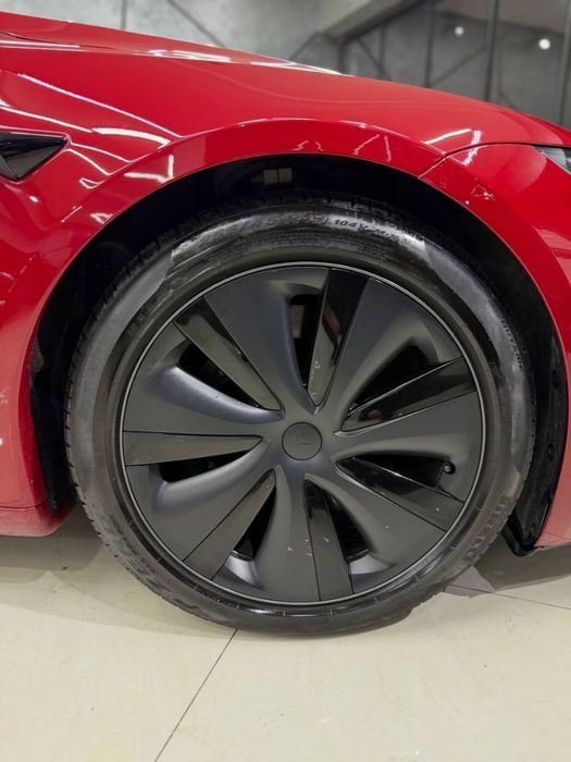 Tesla s plaid 1100 лс