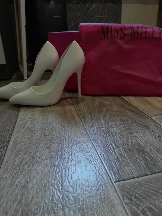 Туфли  белые. Размер 37