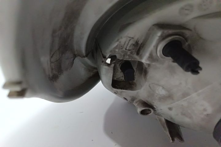 Far stanga Cu defecte Opel Vivaro A