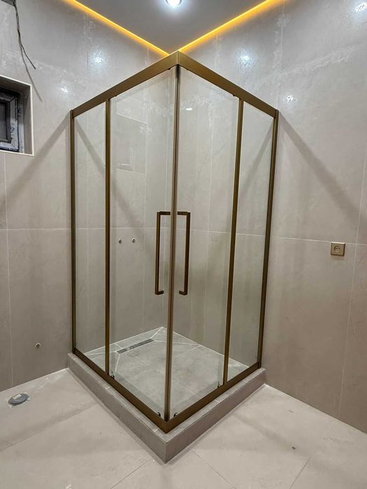 Душевые кабины и перегородки продам