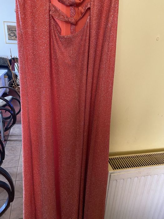 официална рокля подходяща за вечерни събития