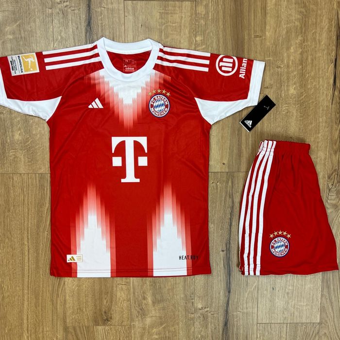 Детски футболен к-т на Байерн Мюнхен /25/26 / Луис  Диаз