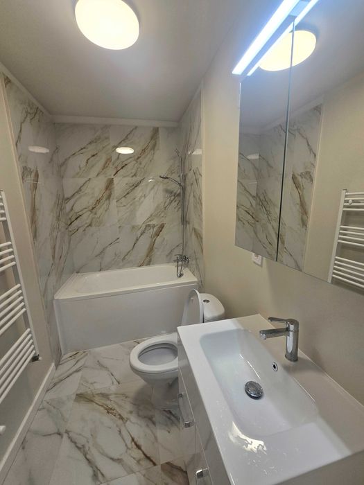 Inchiriez apartament 3 camere Dambu Rotund