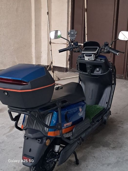 Scooter sotiladi yurishi zur arzon narxiga