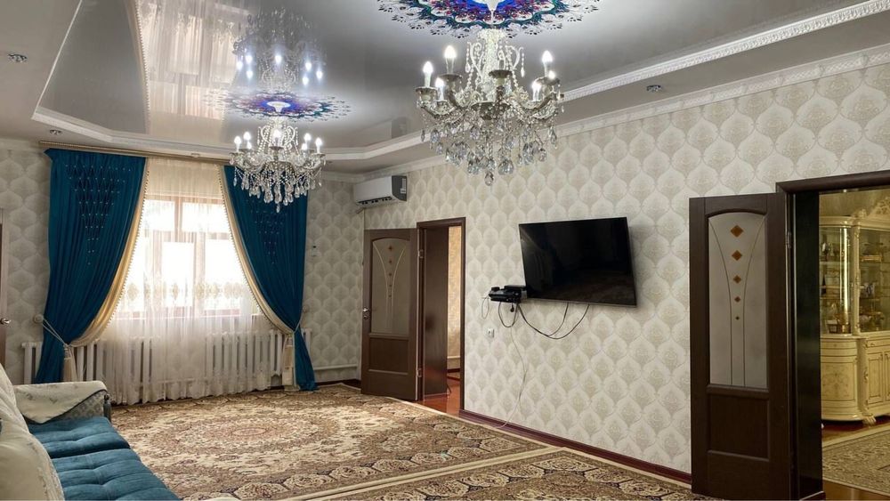 Үй сатылады.