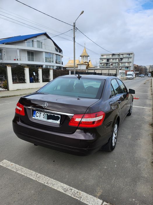Vand Mercedes E class îngrijit exemplar