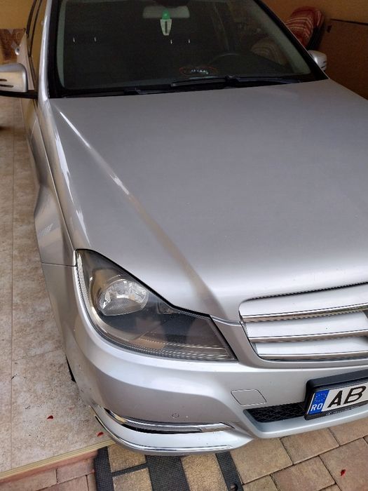 Vând Mercedes C class 220