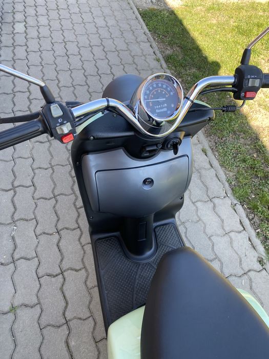 Moto  RETRO SCUTER benelli 9000 km impecabil