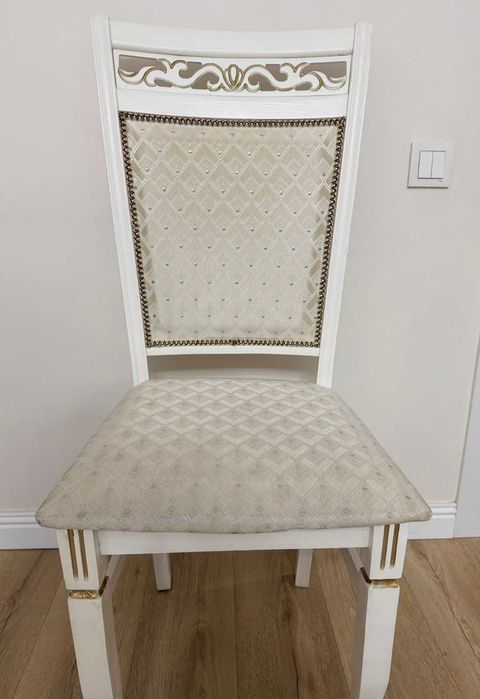 Стулья в количестве 10 шт