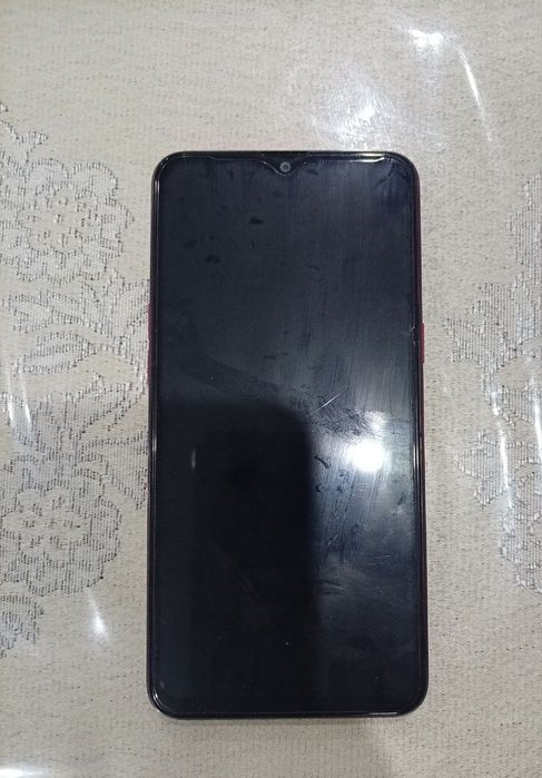 Samsung telefon, naushnik va powerbank