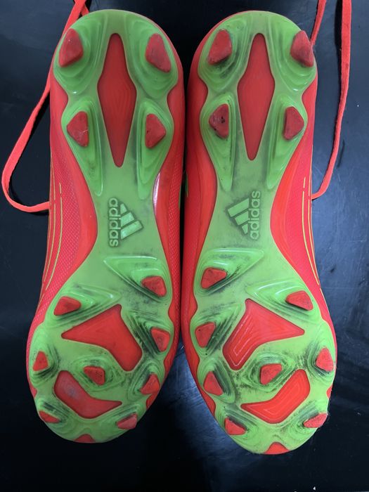 Продавам оригинални бутонки на адидас