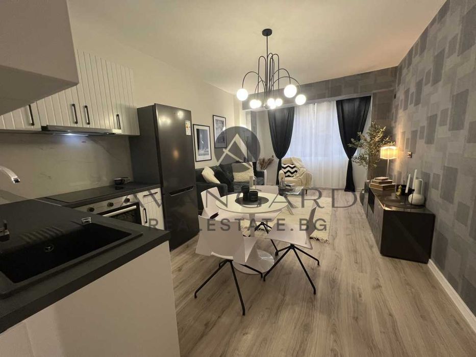 Продава се Тристаен апартамент в Пловдив, Кършияка - 64 кв.м за 2008 €/кв.м - Снимка #2