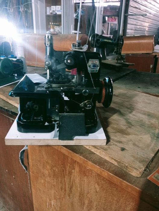 Швейная машина оверлок