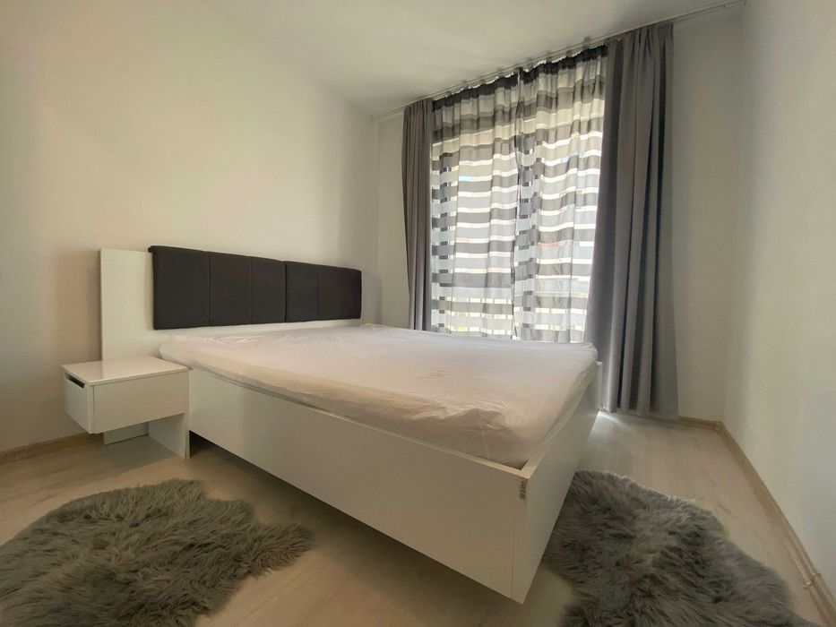 Inchiriez apartament 2 camere Class Park cu parcare privata