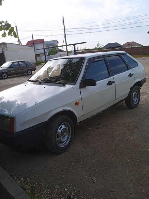 Машина Ваз  2109 .