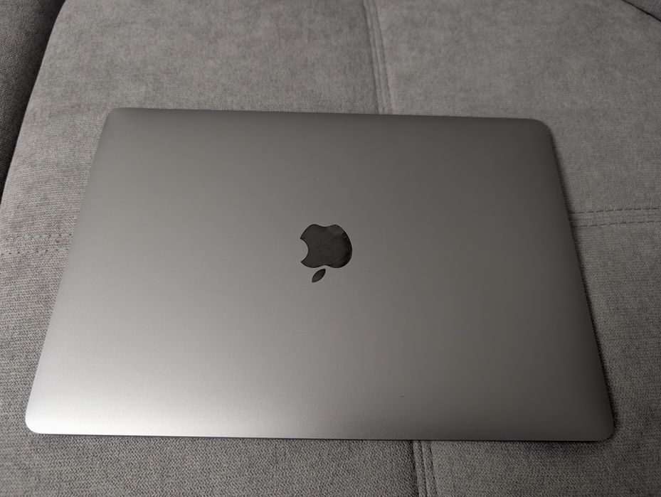 Лаптоп Macbook PRO 13 M1 2020 16GB 256GB SSD с НОВА БАТЕРИЯ