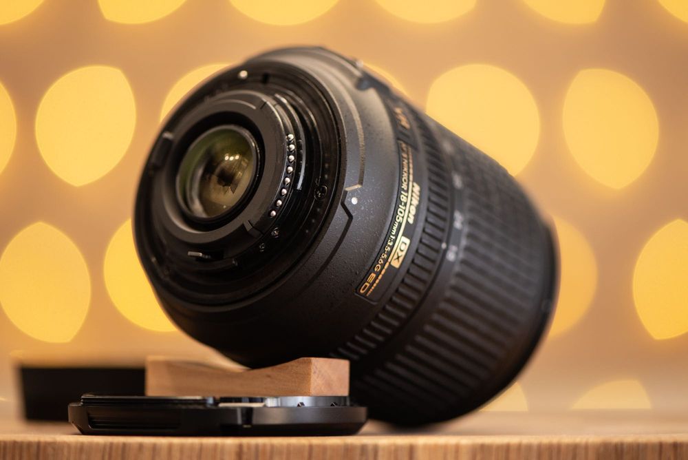 Nikon D40 фотоапарат + два обектива и аксесоари Никон