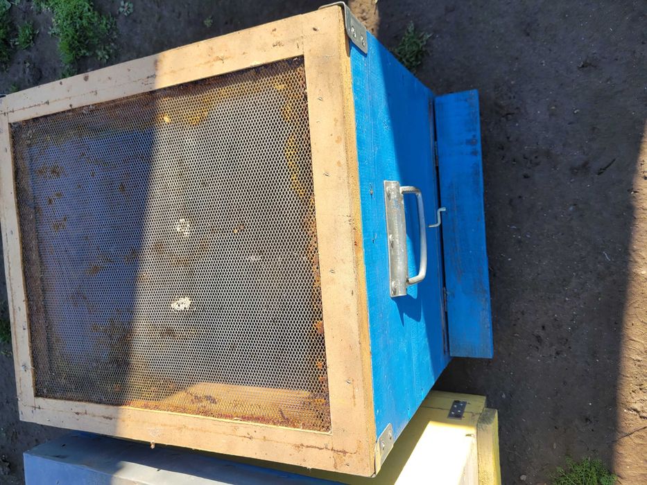 Cutii pentru stupi!De vanzare in stare foarte buna!