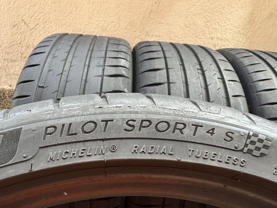 Автомобилни гуми 235 35 19 Mishelin