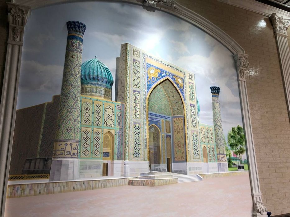 Художник  Барелиеф на стен