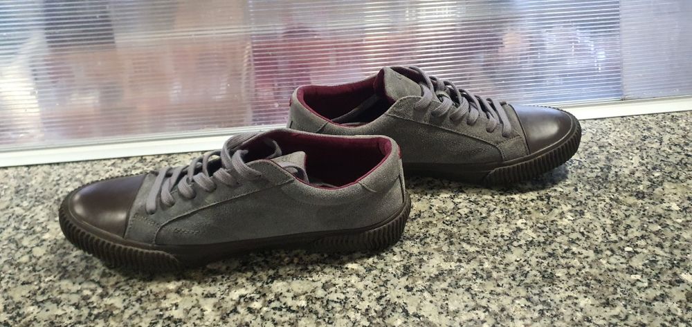 Маратонки: GUESS: 43номер