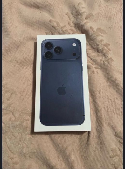 Продам iPhone 17 pro почти новый