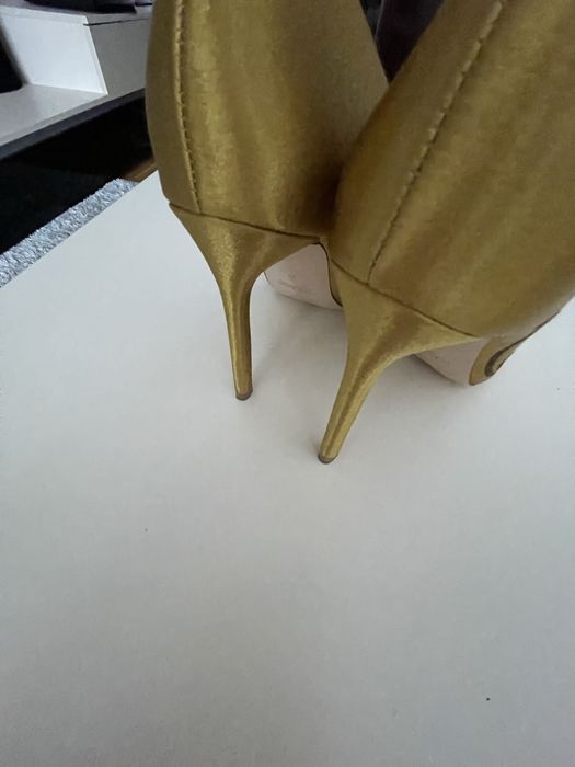 Pantofi eleganti