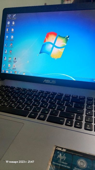 Nootebook Asus. Noutbook xolati super. Ishlashiga gap yoq.