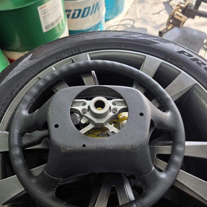 Продам руль на LX470