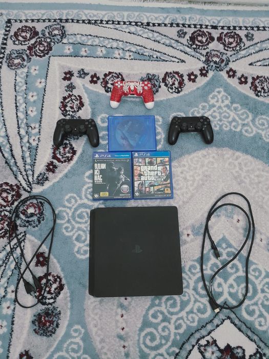 Продам PS 4slim в отличном состояний