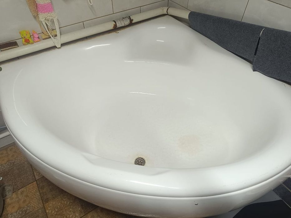 Ванна акриловая угловая